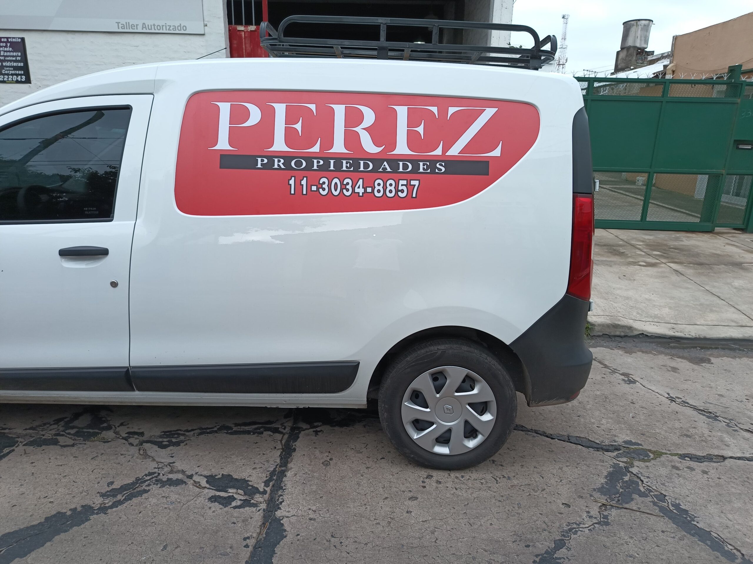 Ploteo vehicular con vinilo impreso